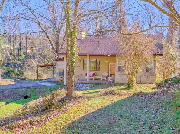 1136 Strawberry Rd, Saint Albans, WV 25177