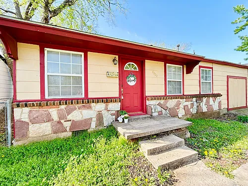 4220 SE 25th St Photo 1