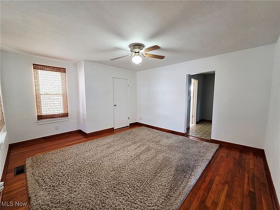 5th image of 916 Pearl St