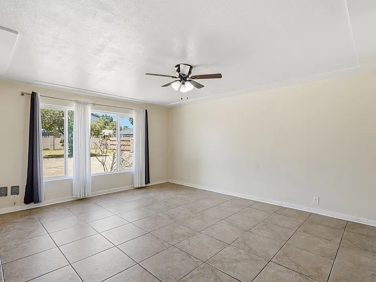 742 E Sierra Vista Dr — Photo 8