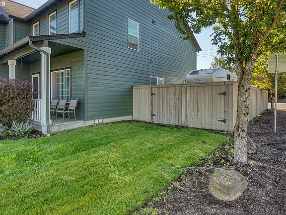 3rd image of 16411 NE 40th St
