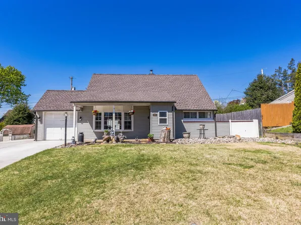 17 Jump Hill Rd, Levittown, PA 19056