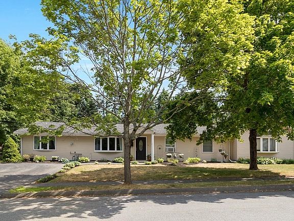 3rd image of 6 Maryvale Ln