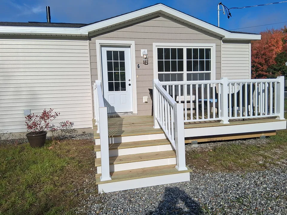 6 Paddock Dr