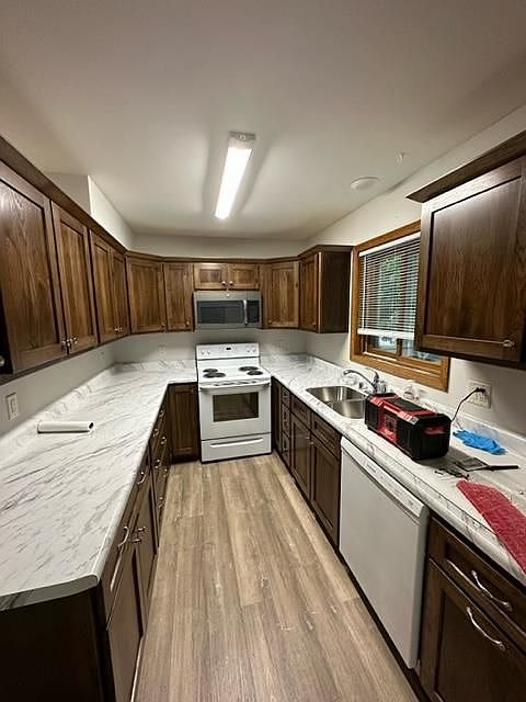1st image of 802 E Woodland Trl