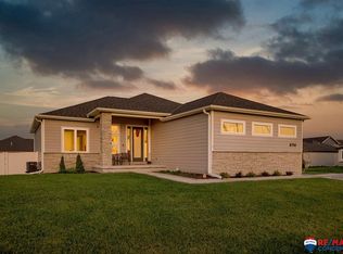 6114 S 97th St, Lincoln, NE 68526