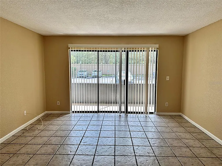 8205 Sun Spring Cir #B1 — Photo 4