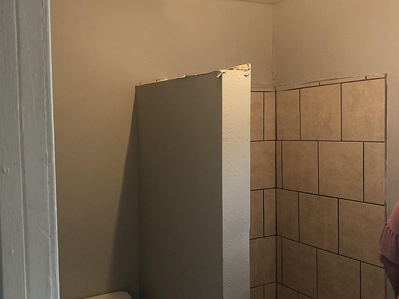 3rd image of 132 Monticello Ct