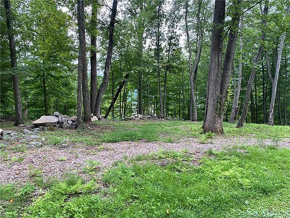 2nd image of 11 Mist Hill Dr