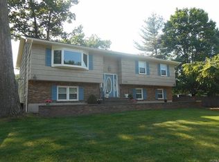 128 Gatto Ln, Pearl River, NY