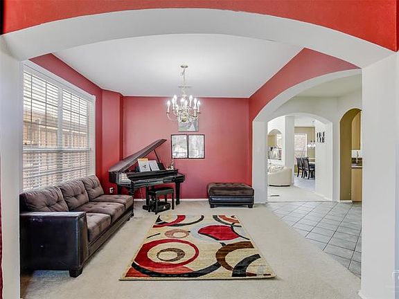 3rd image of 815 Idlewood Dr
