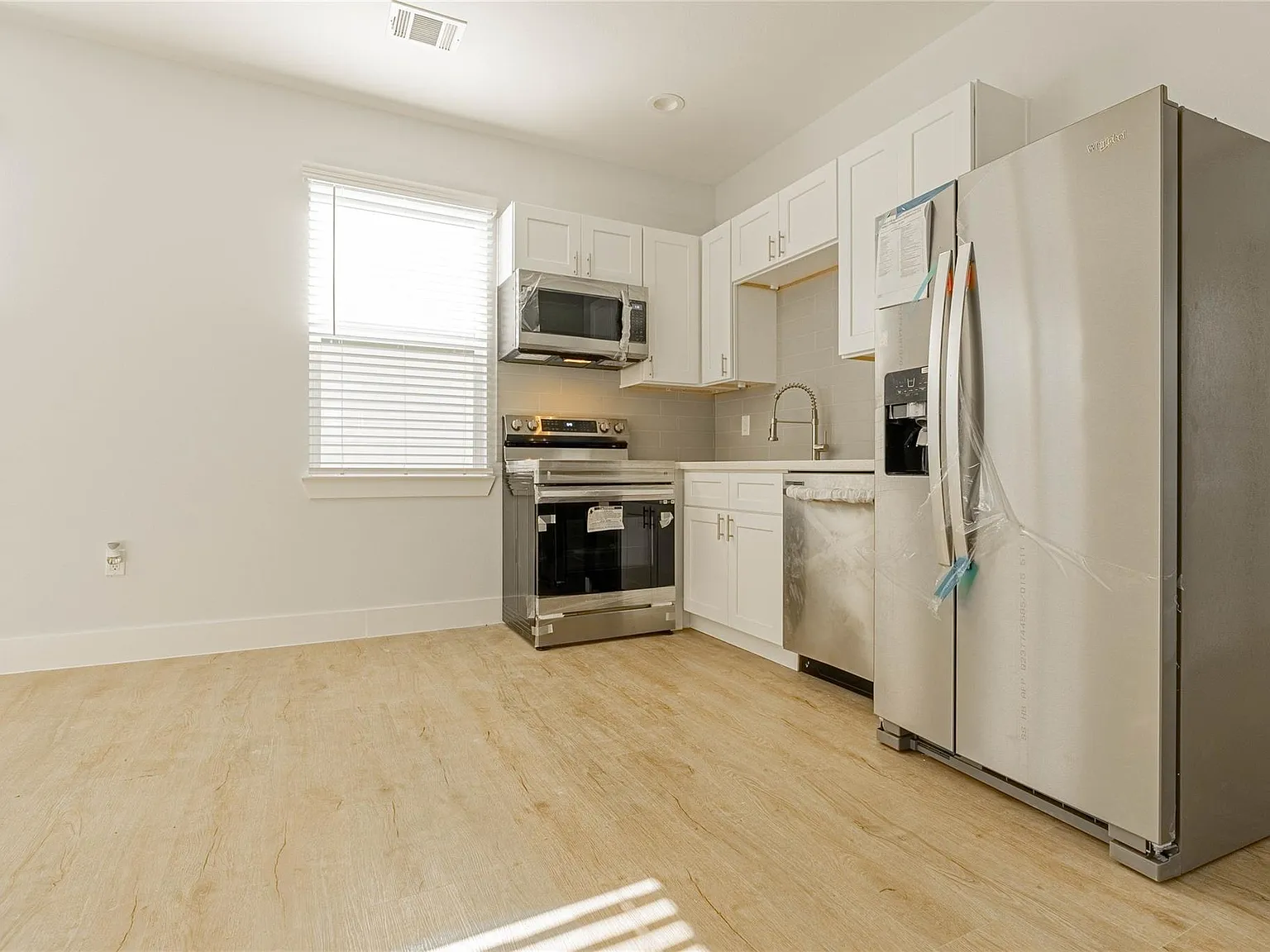 2 bed, 2.0 bath, 864 sqft, $1,850 — Photo 2