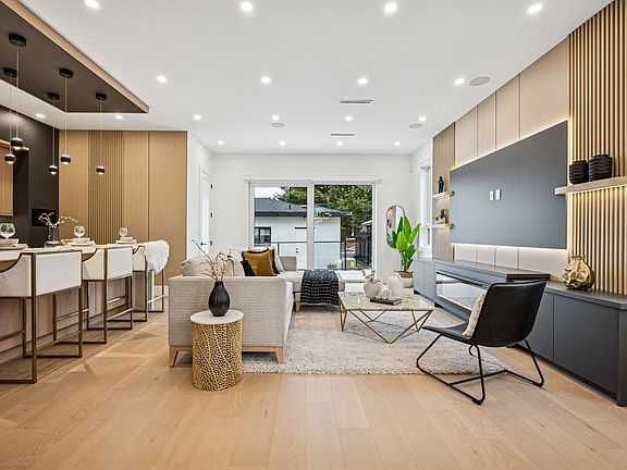 2nd image of 6362 Curtis St #2