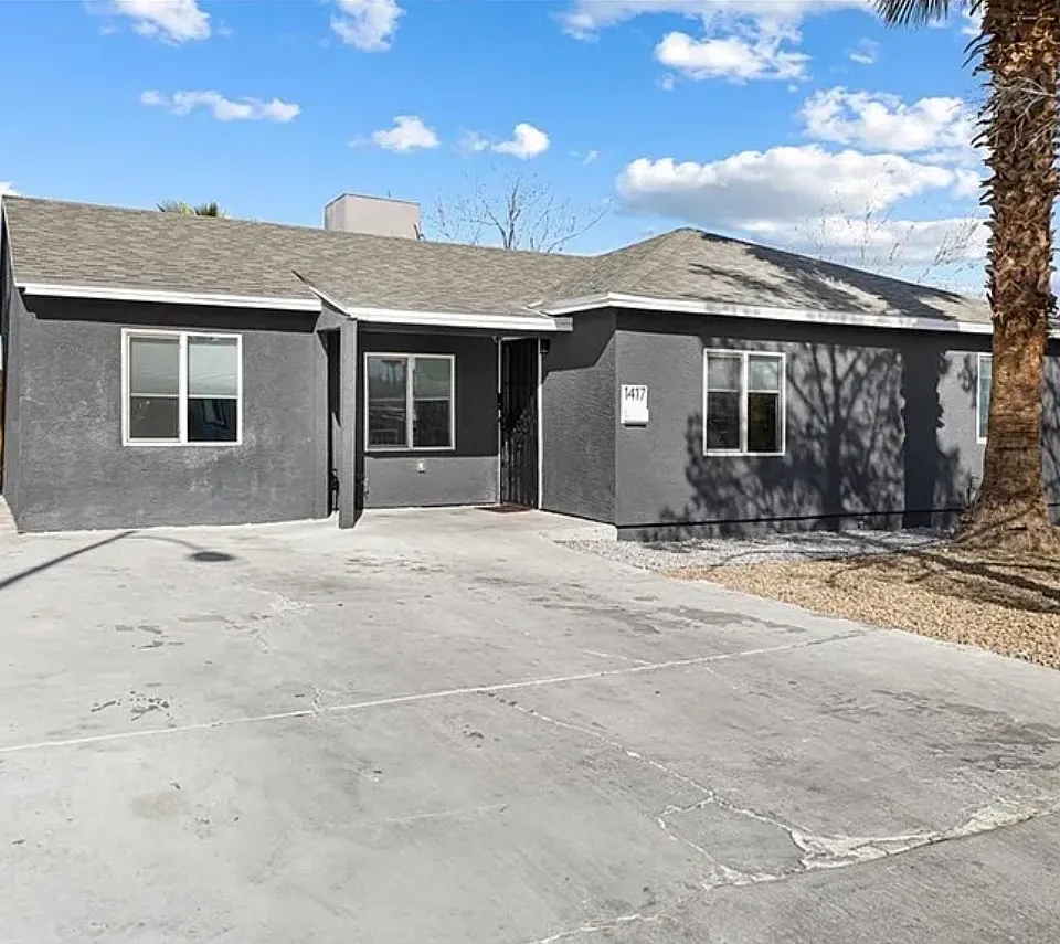 3 bed, 1256 sqft, $2,300 — Photo 1