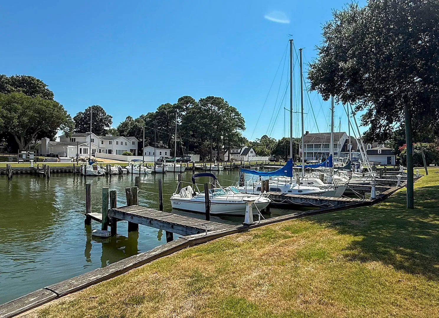 3 Bedroom in Hampton Available Now!! — Photo 3