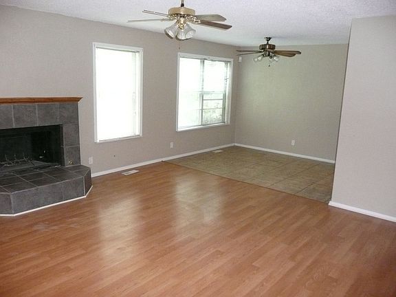 2406 Rem. Living Rm. & F. Pl.