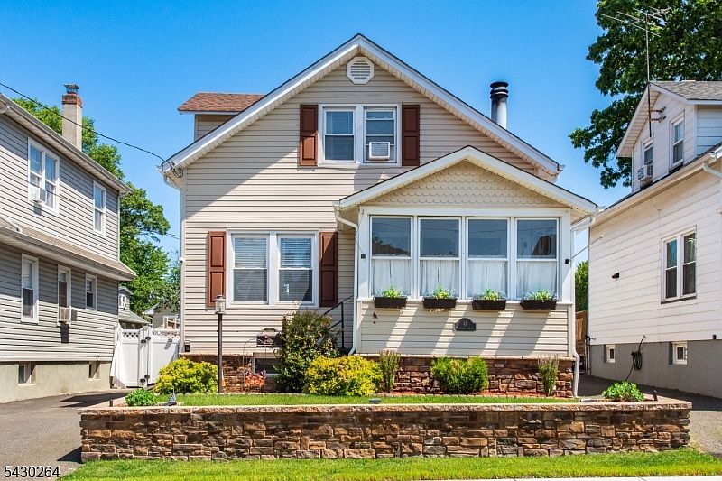 1st image of 41 Frederick Ave
