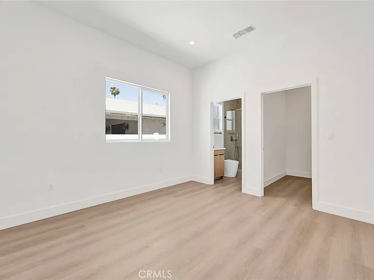 6734 Gentry Ave — Photo 13