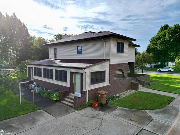 4th image of 430 E 3rd St