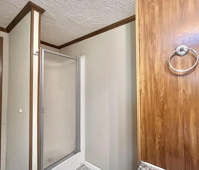 223 Bradford Ln — Photo 34