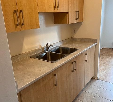 2nd image of 105 Winlane Dr #410
