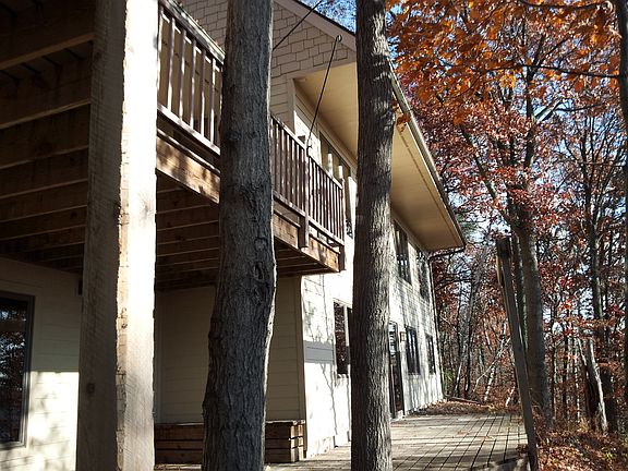 Nearly every Room faces River