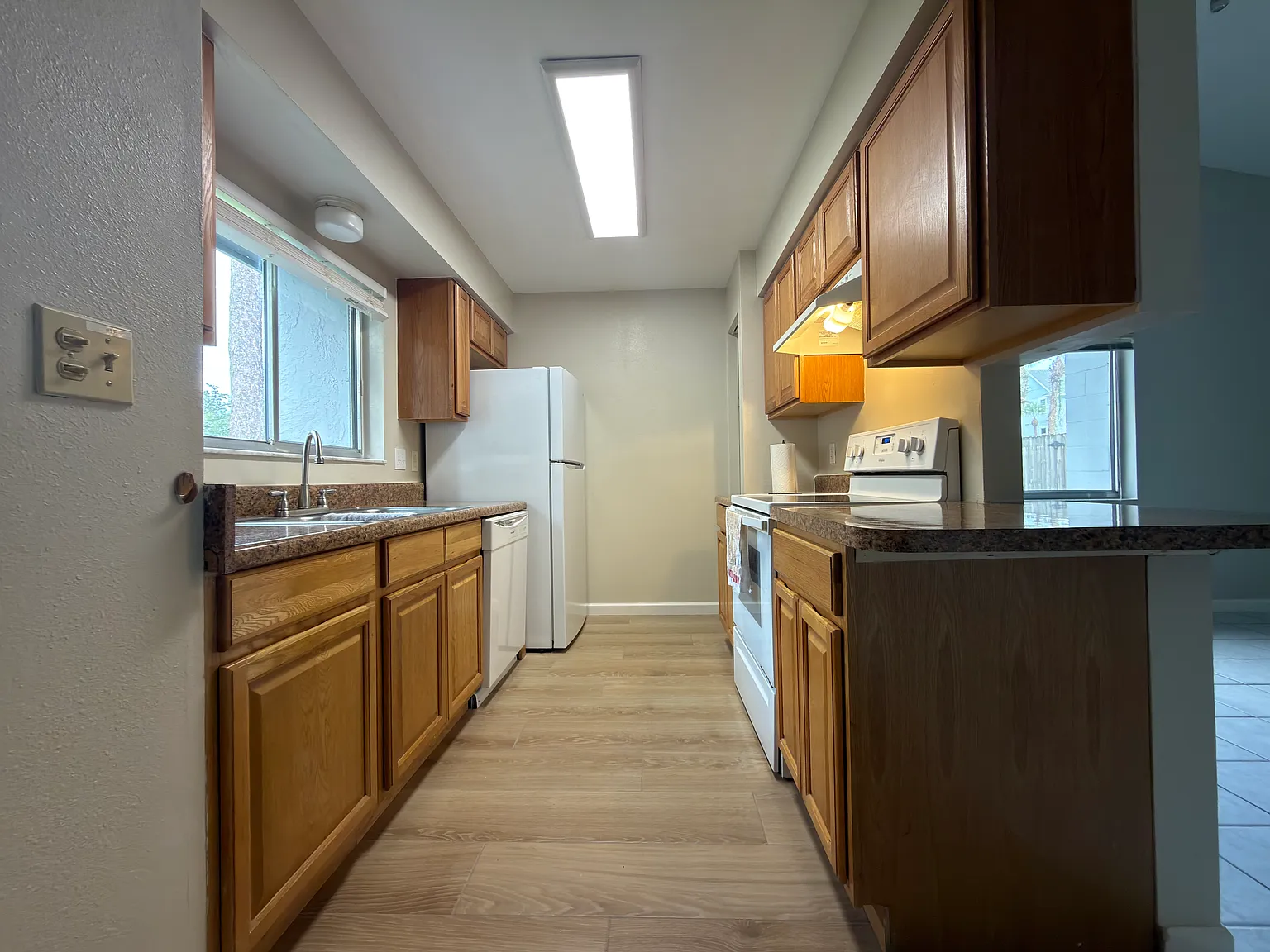 2 bed, 982 sqft, $1,900 — Photo 3