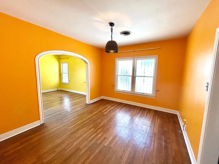 1627 Schley Ave — Photo 9