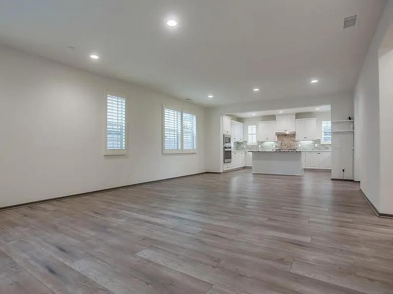 693 Gemstone Dr — Photo 7