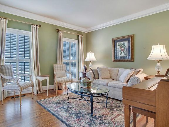 3rd image of 610 Croydon Ln