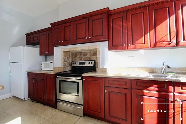 Rented by Grand & Co. | media 4