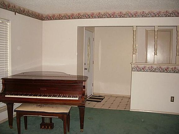 5th image of 700 Sandlin Dr