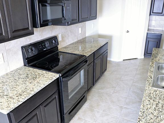 5th image of 222 Meadowlands Dr