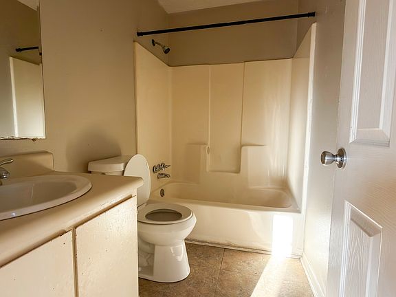 3rd image of 310 Vieux Orleans Cir #D