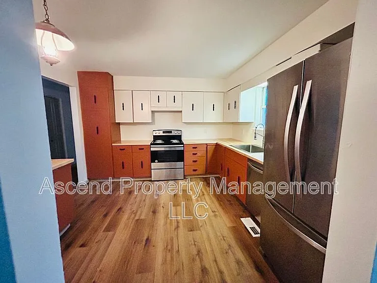 370 Julian Rd — Photo 7