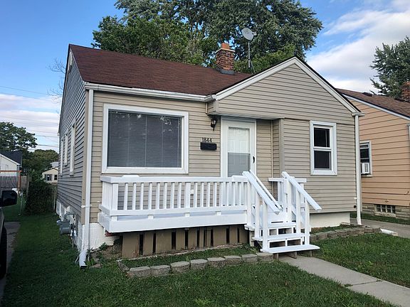 2nd image of 1844 Warwick Ave