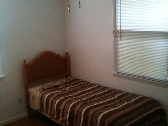2nd image of 327 Ewing St