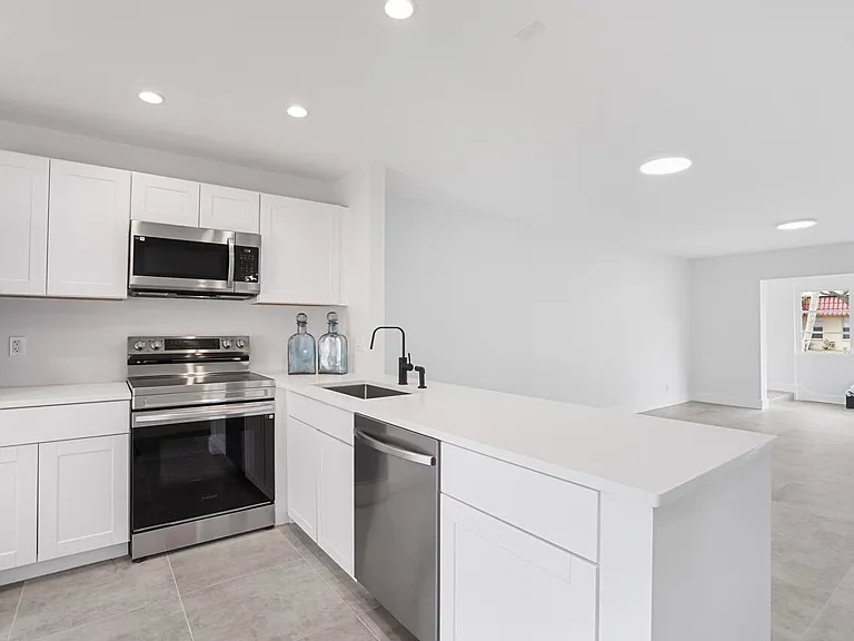 737 Nantucket Cir #B — Photo 12