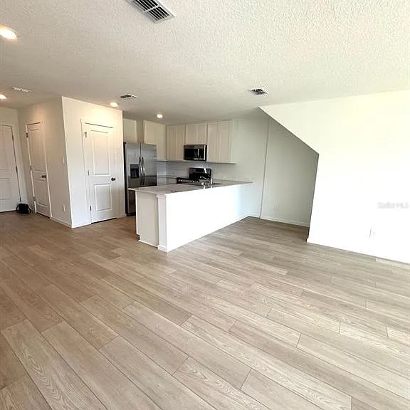 813 Lynx St — Photo 5