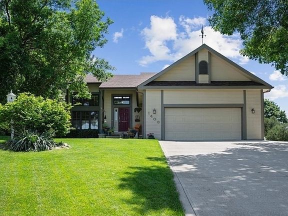 3rd image of 1403 Jackson Cir