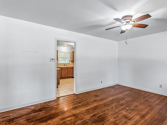 4th image of 208 Wisteria Dr