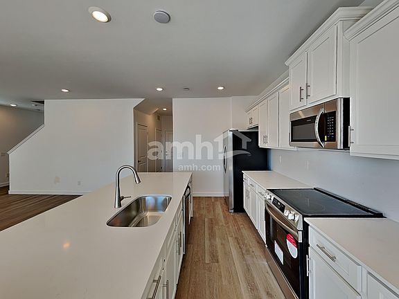 3rd image of 6319 W Calle Bilboa