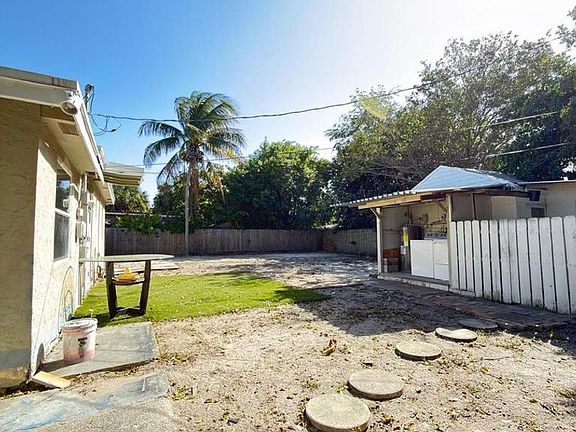 3rd image of 1832 NE 49th St #1832