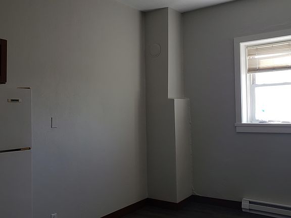 4th image of 35 Lake St S #4