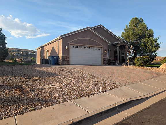 3rd image of 695 W Crystal Dr