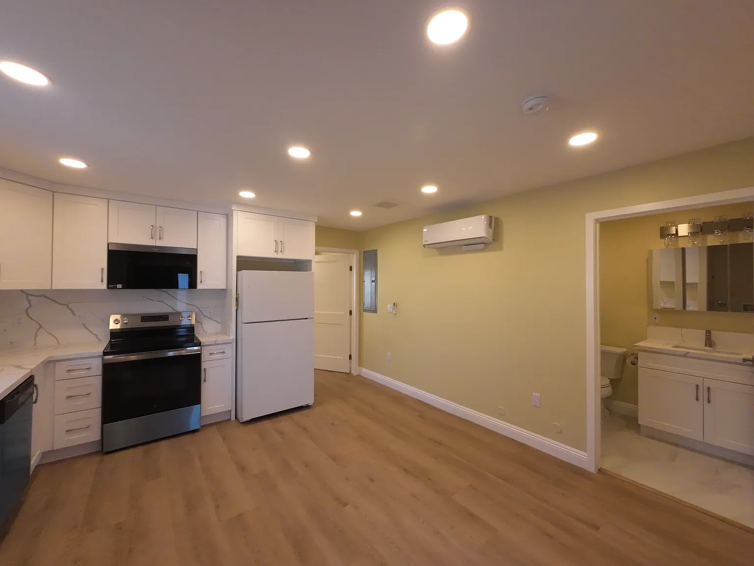 2 bed, $2,600 — Photo 4