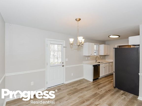 5th image of 214 Rosswood Ct