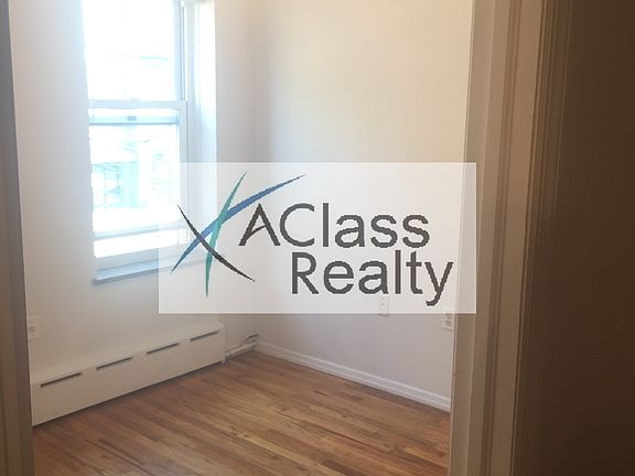 2nd image of 2518 27th St #2F
