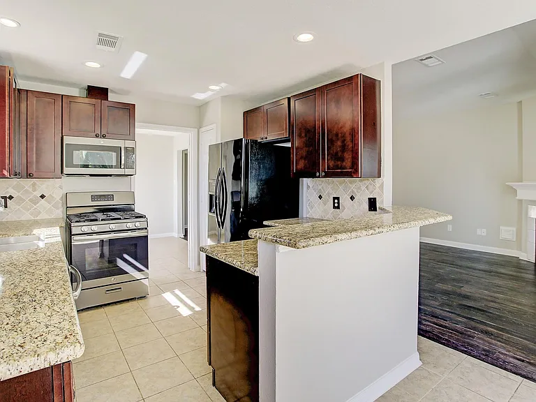 6506 Larissa Cir — Photo 15