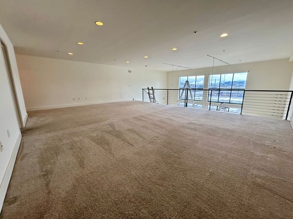 2111 26th St UNIT 102